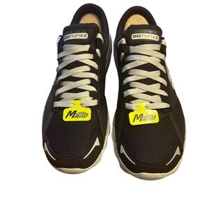 Men’s NWT Skechers Go Run 2 Size 10, Black and Gray Running Shoe